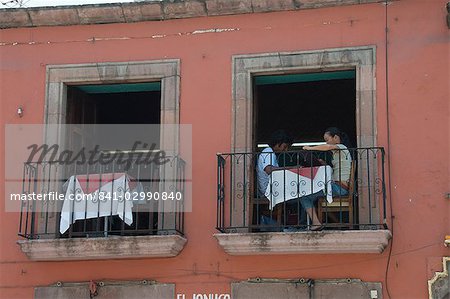 Windows in San Miguel de Allende (San Miguel), Guanajuato State, Mexico, North America