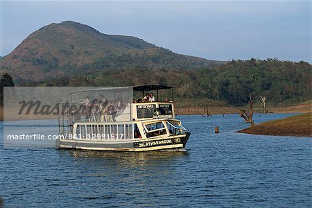 Tourists on boat on the lake, Periyar Wildlife Sanctuary near Thekkady in the Western Ghats, Kerala, India, Asia