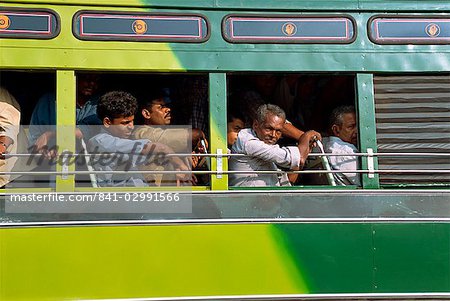 Passagers à bord d'un bus dans le Tamil Nadu État, Inde, Asie