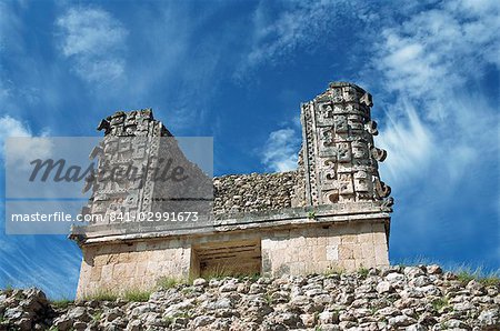 Bâtiment près pyramide, Uxmal, UNESCO World Heritage Site, Yucatan, Mexico, nord-américain du magicien