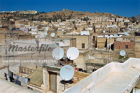 Antennes paraboliques dans la vieille ville ou médina, Fès, au Maroc, en Afrique du Nord, l'Afrique