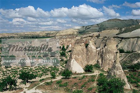 Erosion mit vulkanischem Tuff Säulen in der Nähe von Göreme, Kappadokien, Türkei, Kleinasien, Asien