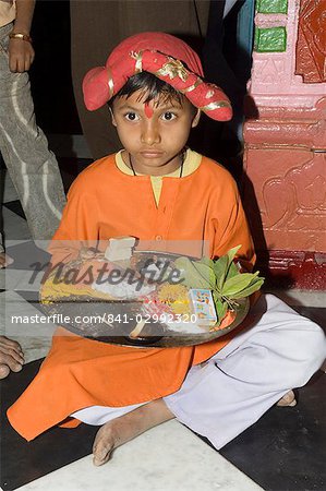 Cérémonie au Temple hindou, Mansour, Madhya Pradesh, l'état en Inde, Asie