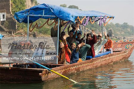 Taxi rivière locale sur la rivière Narmada, Mansour, Madhya Pradesh État, Inde, Asie