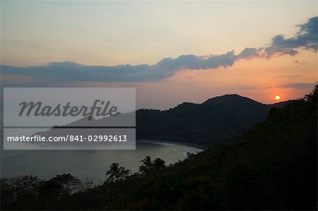 Coucher de soleil sur Punta Islita, Nicoya Peninsula, Costa Rica, l'Amérique centrale