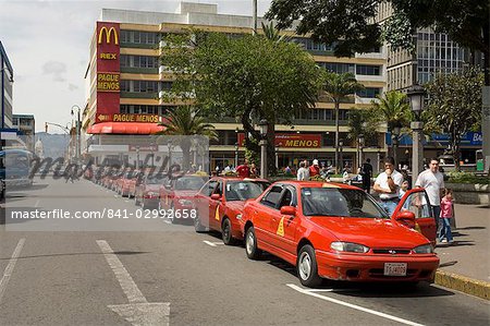 Taxis en attente pour le commerce international, San Jose, Costa Rica, Amérique centrale