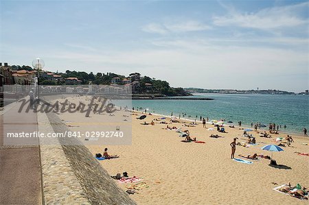 La plage de Saint Jean de Luz, Basque country, Pyrénées-Atlantiques, Aquitaine, France, Europe