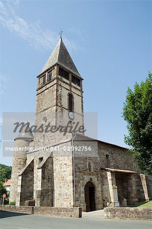 Alte Kirche in St. Etienne de Baigorry, baskische Land, Pyrenees-Atlantiques, Aquitaine, Frankreich, Europa