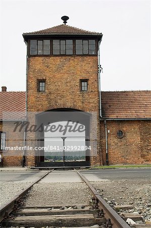 Die Schiene Eintrag wo alle Häftlinge kamen, zweite KZ Auschwitz in Birkenau, UNESCO-Weltkulturerbe, in der Nähe von Krakow (Krakau), Polen, Europa