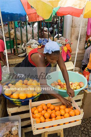 The African market in the old city of Praia on the Plateau, Praia, Santiago, Cape Verde Islands, Africa