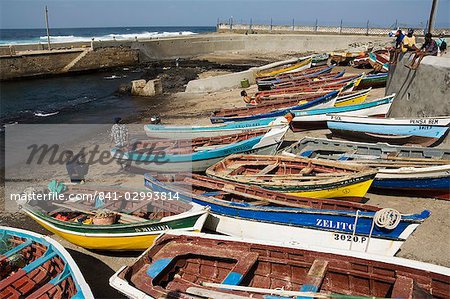 Bateaux de pêche dans le port de Ponto faire Sol, Ribiera Grande, Santo Antao, îles du Cap-vert, Atlantique, Afrique