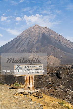 Volcan Pico de Fogo en arrière-plan, Fogo (feu), îles du Cap-vert, Afrique Volcan Pico de Fogo en arrière-plan, Fogo (feu), îles du Cap-vert, Afrique