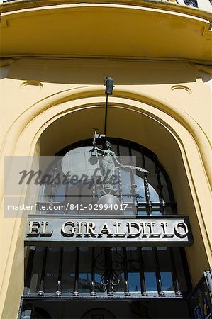 Le célèbre restaurant El Giraldillo, Plaza Virgen de los Reyes, Santa Cruz district, Séville, Andalousie, Espagne Le célèbre restaurant El Giraldillo, Plaza Virgen de los Reyes, Santa Cruz district, Séville, Andalousie, Espagne