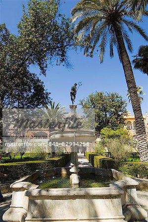 The gardens of the Real Alcazar, UNESCO World Heritage Site, Santa Cruz district, Seville, Andalusia (Andalucia), Spain, Europe
