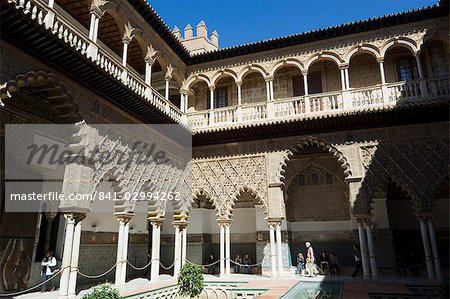 Patio de las Doncellas (Patio des jeunes filles), district de Real Alcazar, patrimoine mondial de l'UNESCO, Santa Cruz, Séville, Andalousie (Andalucia), Espagne, Europe Patio de las Doncellas (Patio des jeunes filles), district de Real Alcazar, patrimoine mondial de l'UNESCO, Santa Cruz, Séville, Andalousie (Andalucia), Espagne, Europe