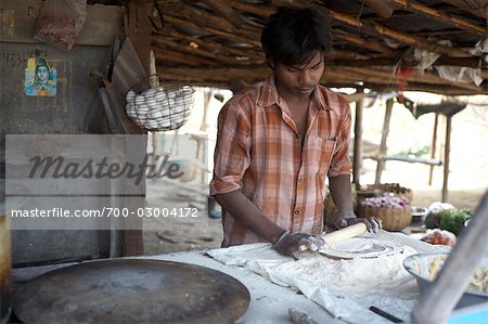 Man Essen vorbereiten, Kolkata, Westbengalen