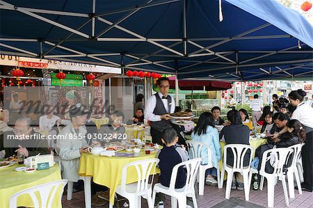 Personnes ayant des repas au restaurant de fruits de mer, Sai Kung, Hong Kong