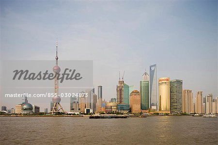 Skyline von Pudong vom Bund, Shanghai, China