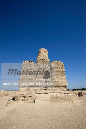 Stupa du bouddhisme au ruines de Jiaohe, Turpan, district d'autonomie ouïghour du Xinjiang, Chine