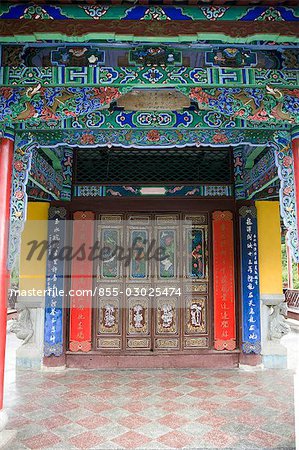 Porte du pavillon de Phoenix, bassin du dragon noir, vieille ville de Lijiang, Province du Yunnan, Chine