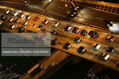 Verkehr am östlichen Korridor nachts, Hong Kong