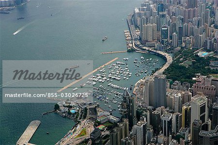 Luftaufnahme über Hong Kong Causeway Bay & Victoria Harbour