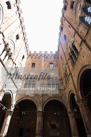 Vue sur le Palazzo Pubblico, Sienne, UNESCO World Heritage Site, Toscane, Italie, Europe