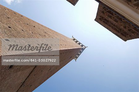 Vue sur le Palazzo Pubblico, avec son clocher, Sienne, patrimoine mondial de l'UNESCO, Toscane, Italie, Europe Vue sur le Palazzo Pubblico, avec son clocher, Sienne, patrimoine mondial de l'UNESCO, Toscane, Italie, Europe