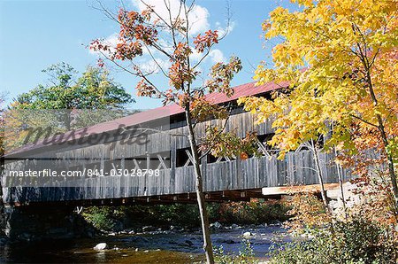 Albany covered bridge over Swift River, Kangamagus Highway, New Hampshire, New England, United States of America (U.S.A.), North America