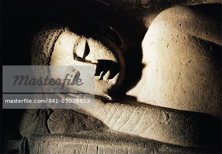 Detail der Steinrelief des Buddha, Ellora Höhlen, UNESCO Weltkulturerbe, Bundesstaat Maharashtra, Indien, Asien