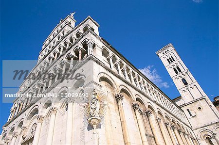 Vue d'angle faible de San Michele in Foro - Madonna, Lucca, Toscane, Italie, Europe