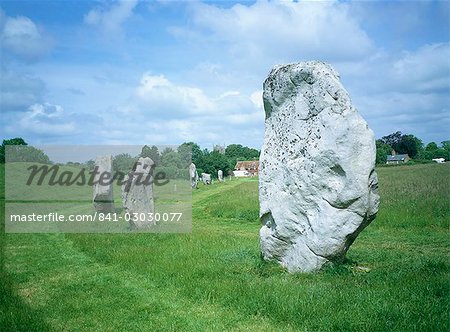 Pierres debout dans le cercle de Pierre préhistorique, Avebury, patrimoine mondial de l'UNESCO, dans le Wiltshire, Angleterre, Royaume-Uni, Europe Pierres debout dans le cercle de Pierre préhistorique, Avebury, patrimoine mondial de l'UNESCO, dans le Wiltshire, Angleterre, Royaume-Uni, Europe