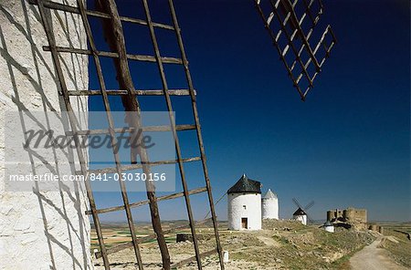 Moulins à vent et château, Consuegra, Tolède, Castille La Mancha, Espagne, Europe