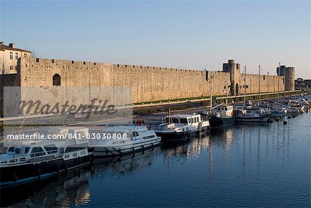 Walls dating from 13th century, Aigues-Mortes, Languedoc, France, Europe