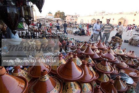 Place el Hedim et tagine pots, Meknès, Maroc, l'Afrique du Nord, Afrique Place el Hedim et tagine pots, Meknès, Maroc, l'Afrique du Nord, Afrique