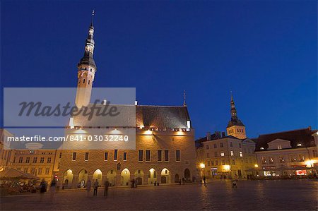 Old Town Hall in Old Town Square at night, Old town, UNESCO World Heritage Site, Tallinn, Estonia, Baltic States, Europe