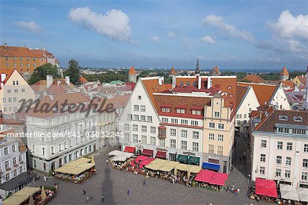 Altstädter Ring mit Cafe Vordächer, alte Stadt, UNESCO-Weltkulturerbe, Tallinn, Estland, Baltikum, Europa