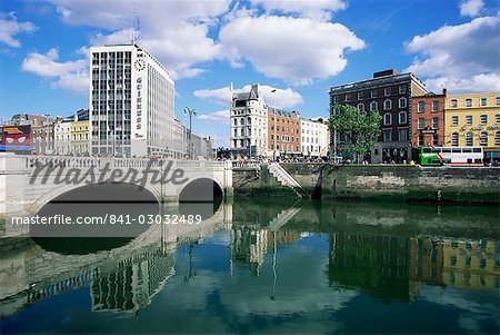 O ' Connell Bridge et la rivière Liffey, Dublin, Eire (République d'Irlande), Europe