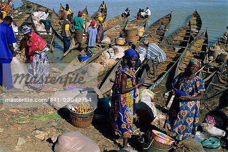 River bank, Djenne, Mali, West Africa, Africa