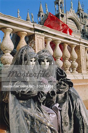 Personnes portant masqué carnaval costumes, carnaval de Venise, Venise, Vénétie, Italie