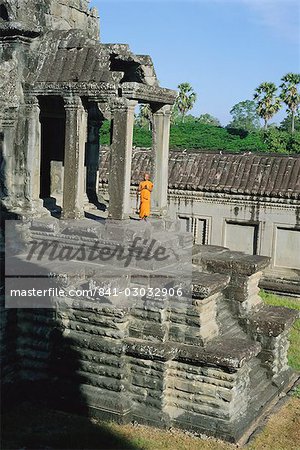 Buddhistischer Mönch an Angkor Wat, Angkor, Siem Reap, Kambodscha, Indochina, Asien