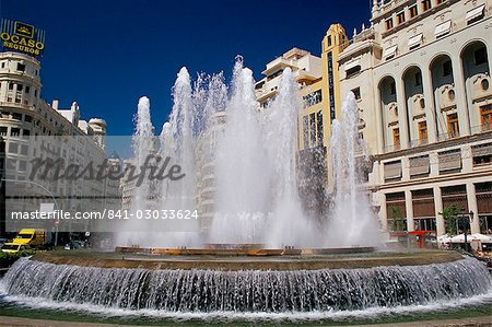 Plaza del Ayuntamentp, la place principale dans le centre de la ville, Valence, Espagne, Europe