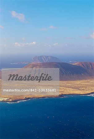 Luftaufnahme der Insel La Graciosa Vulkane von El Mirador del Rio, Lanzarote, Kanarische Inseln, Spanien, Atlantik, Europa