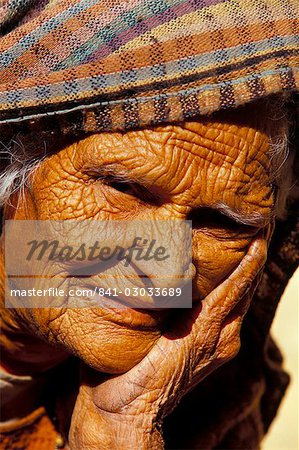 Portrait of an old woman, Jaisalmer, Rajasthan state, India, Asia