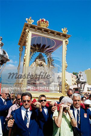 The Descent of Our Lady of Snows shrine carried through the streets during religious festival, Santa Cruz de la Palma, La Palma, Canary Islands, Spain, Atlantic, Europe