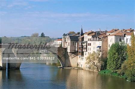 The Old Bridge, Villeneuve-sur-Lot, Lot et Garonne, Aquitaine, France, Europe