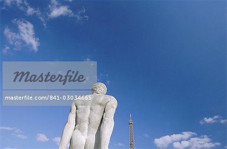 Statue in der Nähe der Eiffelturm, Paris, Frankreich, Europa