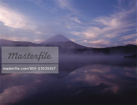 Nebligen Berglandschaft