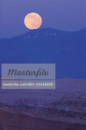 Vue panoramique sur la lune