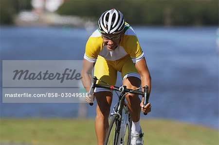 Cycliste sur la course de vélo